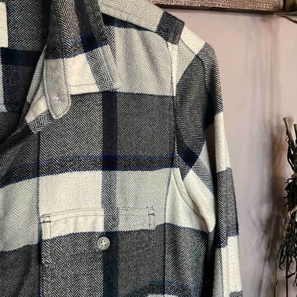 American Eagle Plaid Flannel - Picture 2 of 5